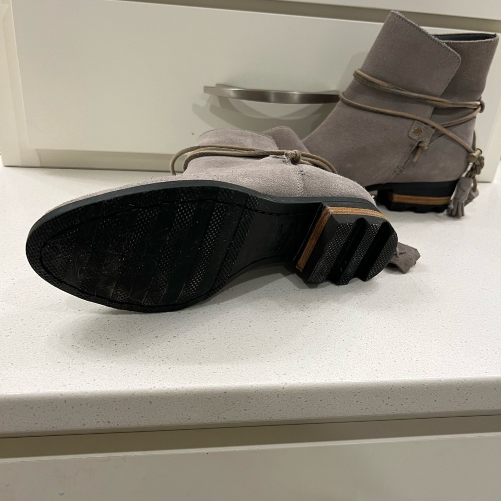 Sorel boots size 9